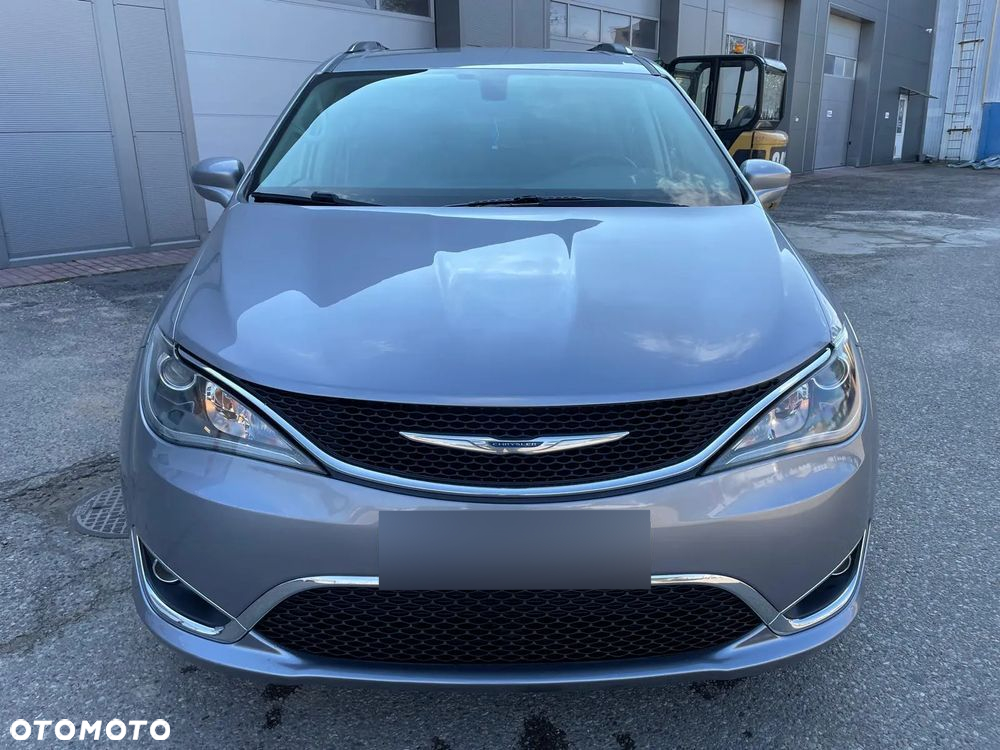 Chrysler Pacifica - 8