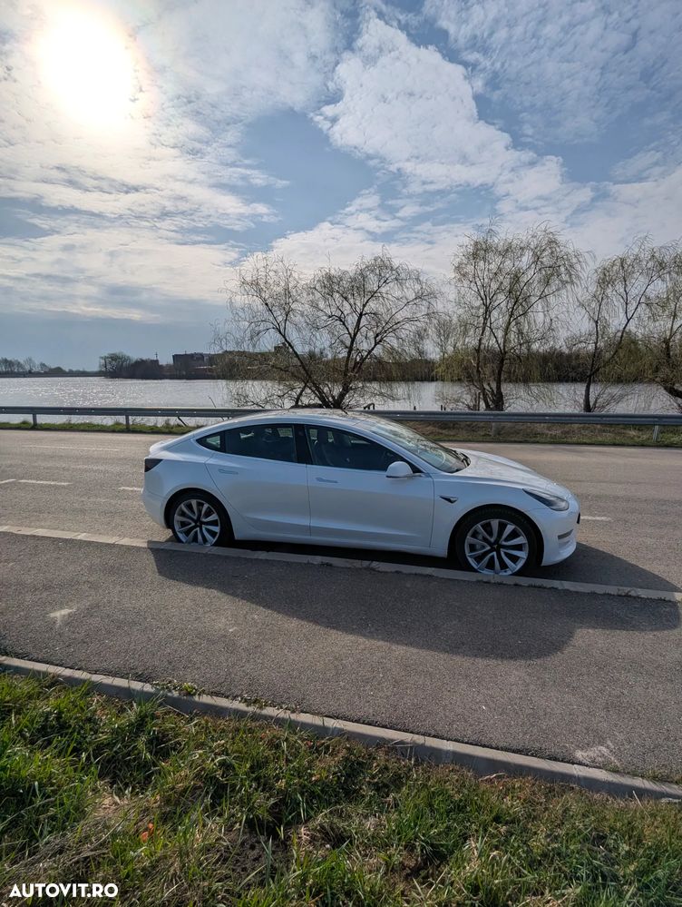 Tesla Model 3 - 7
