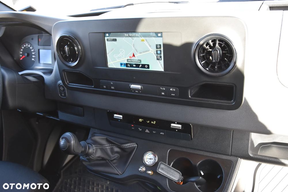 Mercedes-Benz Sprinter - 15