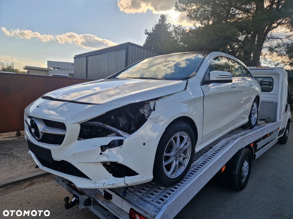 Mercedes-Benz CLA 180 Peak Edition - 2