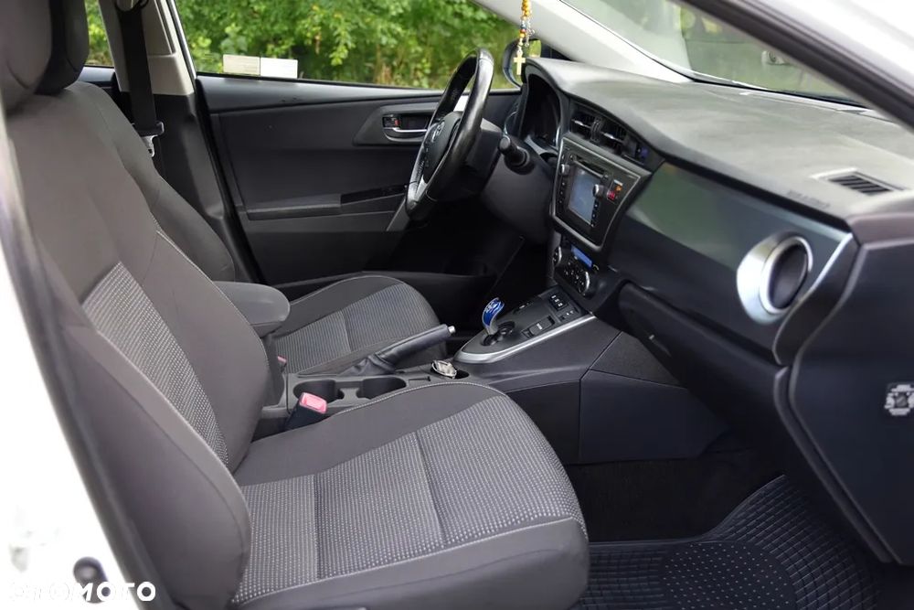 Toyota Auris - 11