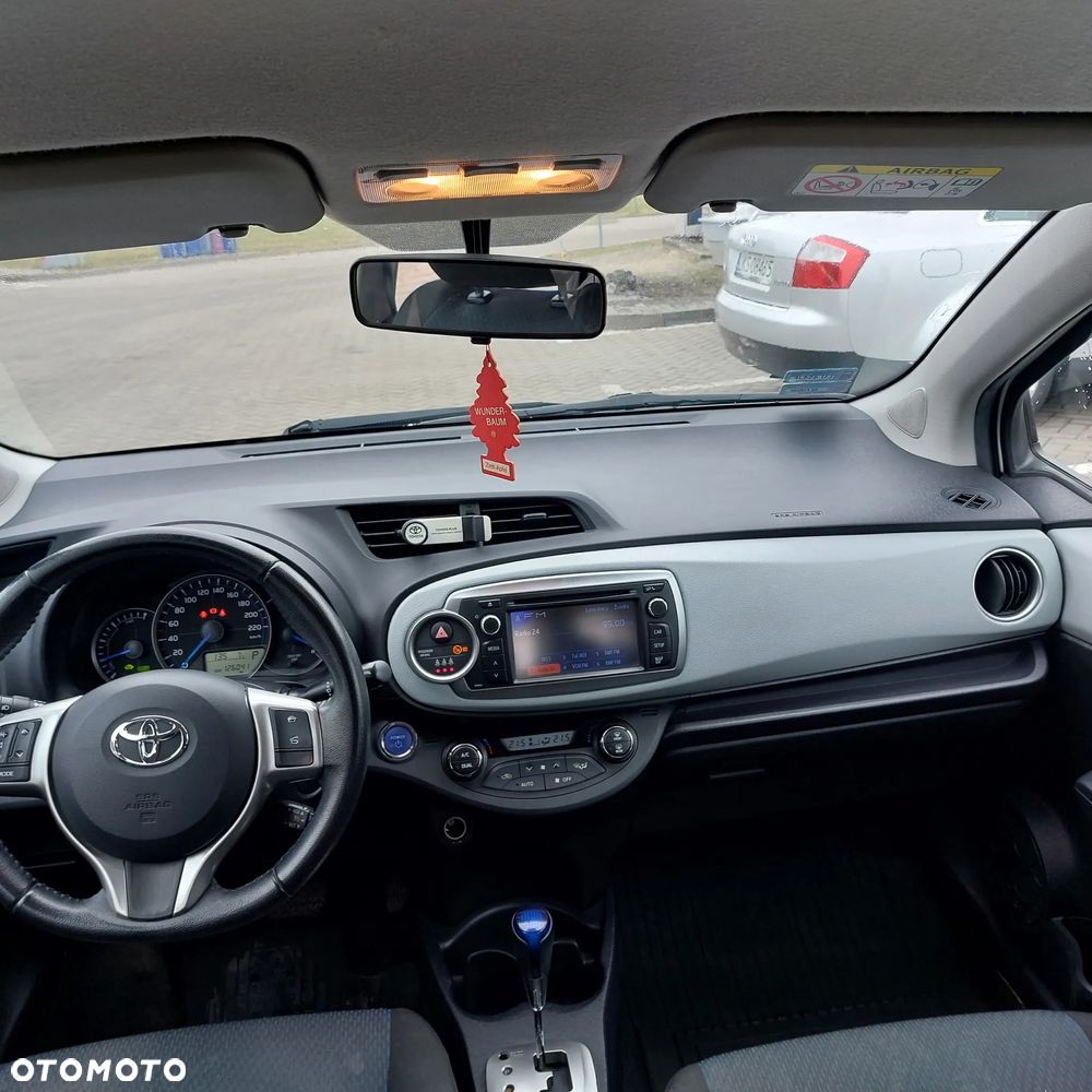 Toyota Yaris Hybrid 100 Life - 4