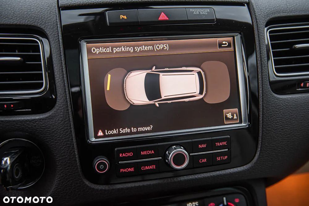 Volkswagen Touareg 3.0 V6 TDI BMT R-Style - 29