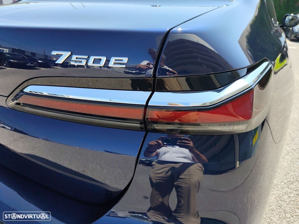 BMW 750 750e xDrive Pack Desportivo M - 39