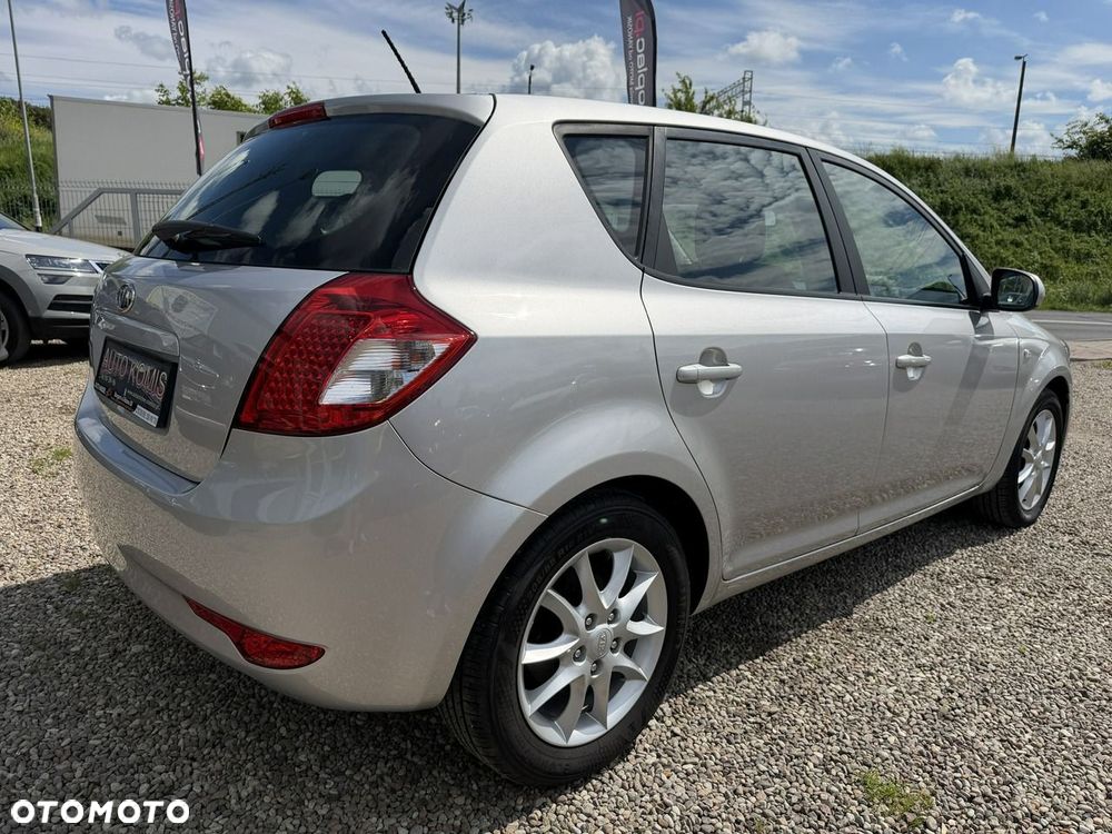 Kia Ceed 1.4 CVVT Dream-Team Edition - 6
