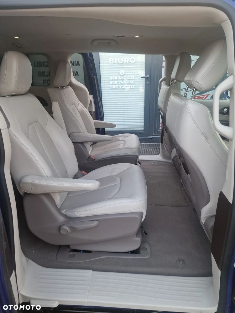 Chrysler Pacifica - 19