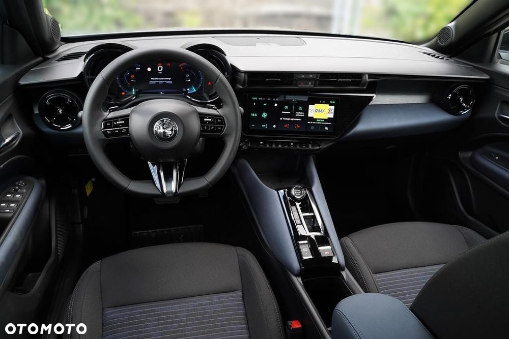 Alfa Romeo Junior 1.2 mHEV Ibrida eDCT - 27