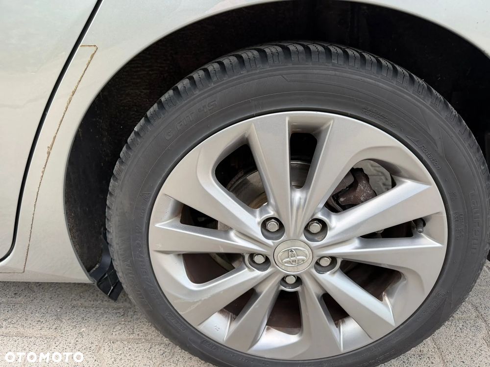 Toyota Auris 1.8 HSD Luna - 23