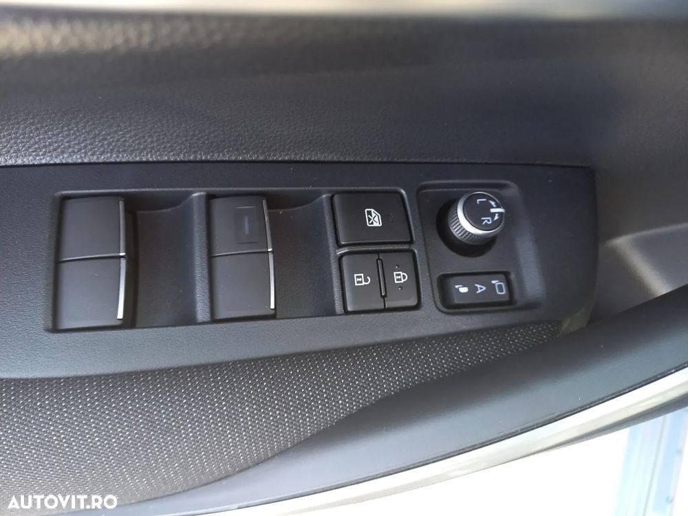 Toyota Corolla Sedan 1.8 HSD Business - 18