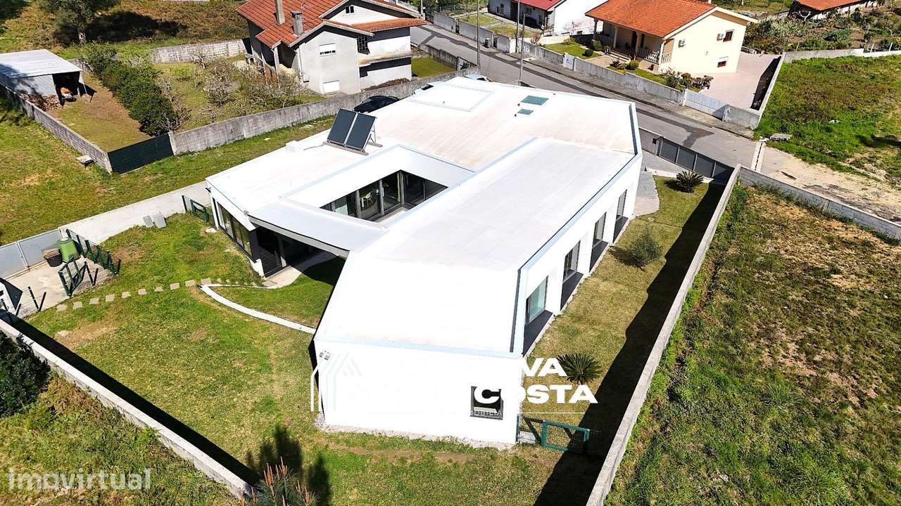 Moradia Independente T5 de Arquitetura Única c/ Jardim Integrado... - Grande imagem: 4/55