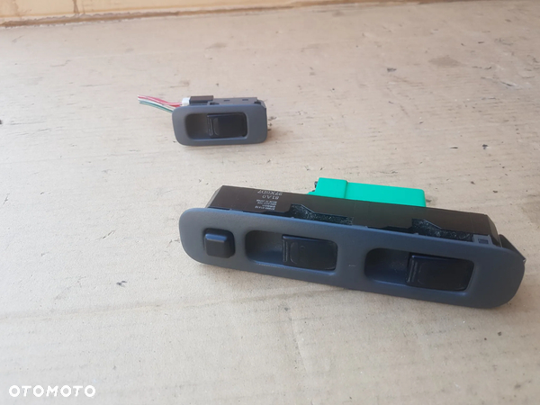 Suzuki Ignis FH 00-03 panel włącznik sterowania szyb przełącznik 3 drzwiowy