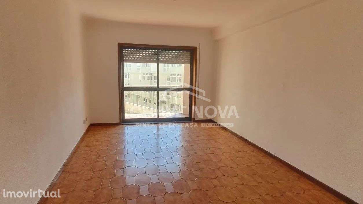 T2 c/ Varanda em Rio Tinto - Grande imagem: 3/9