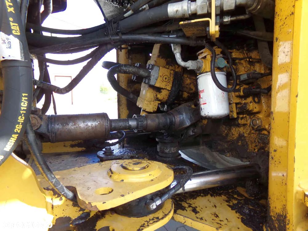 Caterpillar 930K - 8