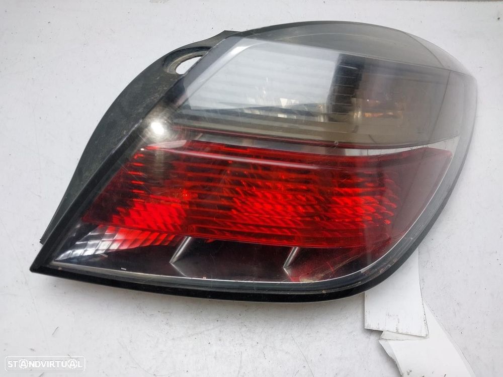 FAROLIM TRASEIRO DIREITO OPEL ASTRA H GTC 2005 -24451834 - 4