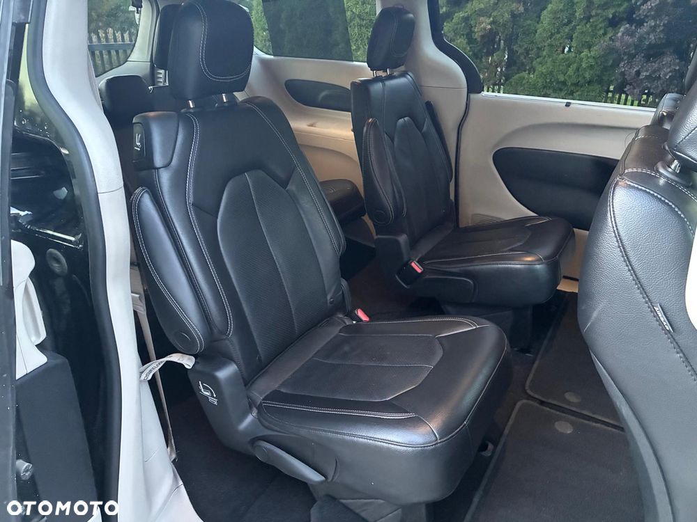 Chrysler Pacifica - 12