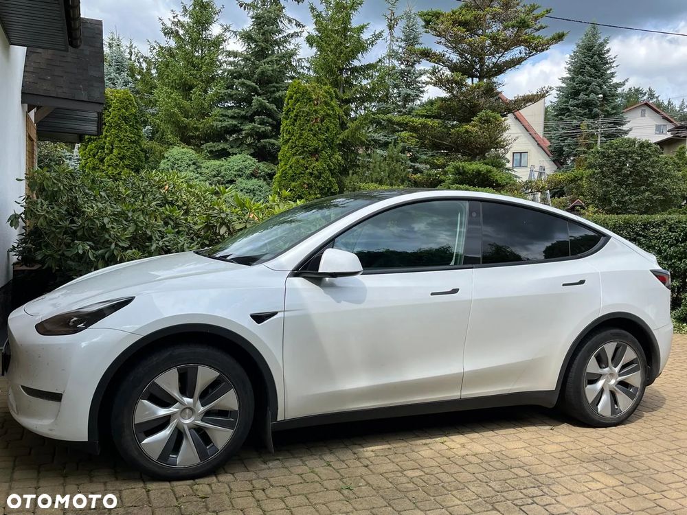Tesla Model Y Long Range AWD - 2