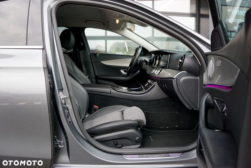 Mercedes-Benz Klasa E 220 d 4-Matic 9G-TRONIC - 19