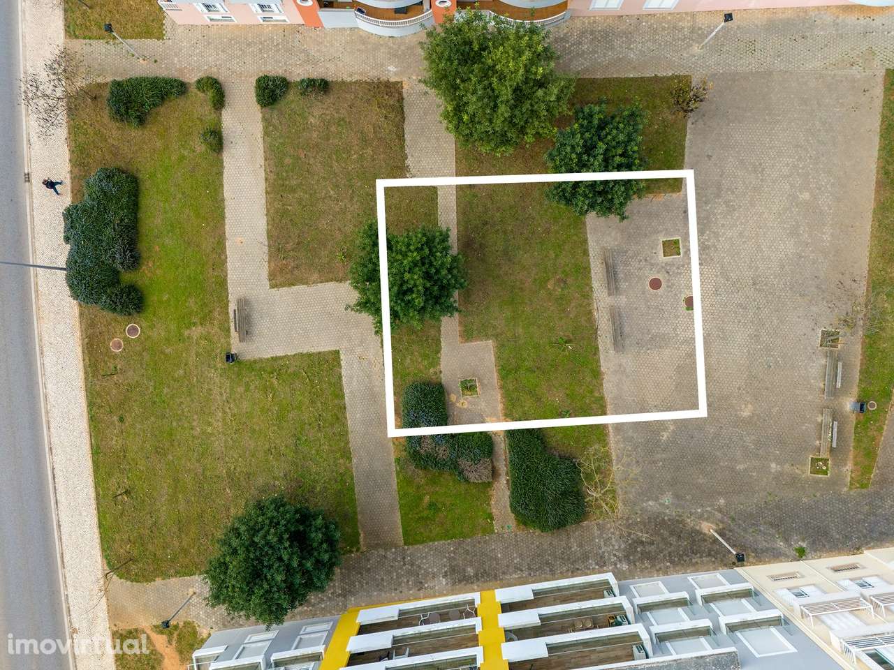 LOTE URBANO PARA CONSTRUÇÃO DE  COMÉRCIO OU SERVIÇOS EM LAGOS - Grande imagem: 2/5