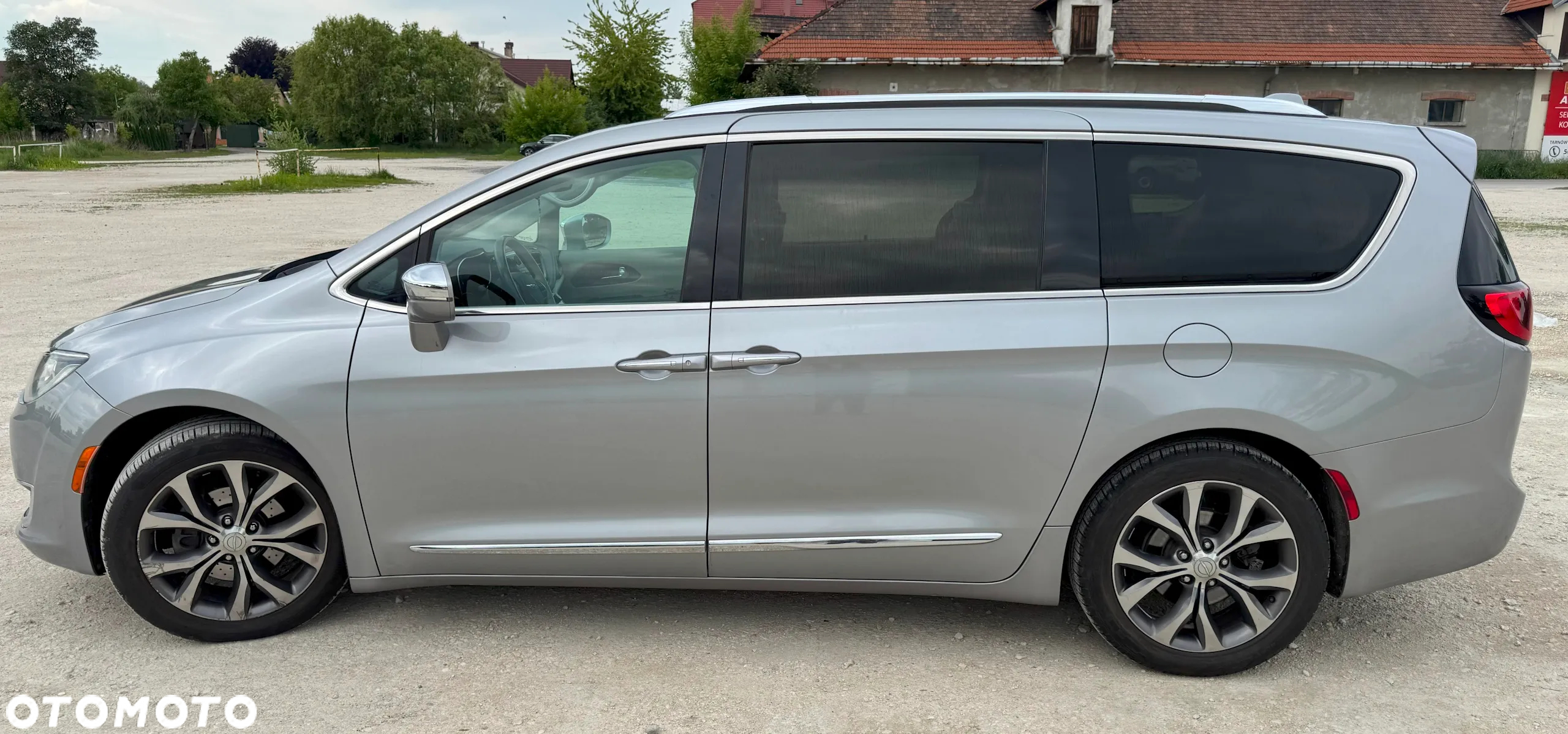 Chrysler Pacifica - 2