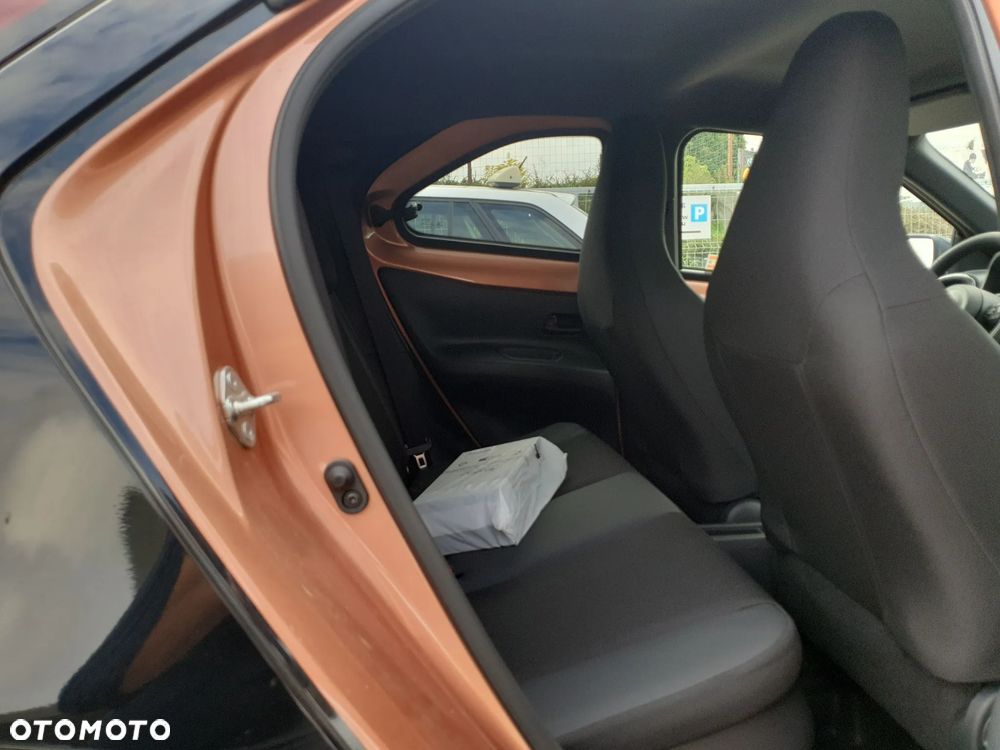 Toyota Aygo X Hybrid 1.5 Style e-CVT - 11
