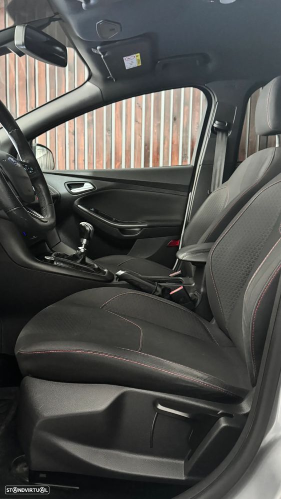 Ford Focus 1.0 EcoBoost ST-Line - 12