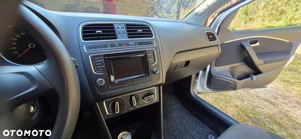 Volkswagen Polo 1.4 TDI (Blue Motion Technology) Comfortline - 14