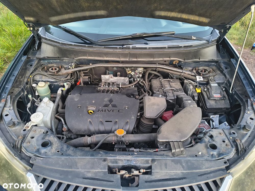 Mitsubishi Outlander 2.4 4WD Intense - 35