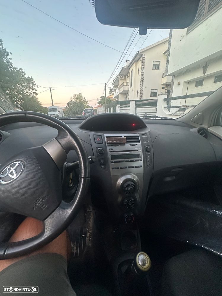 Toyota Yaris 1.0 VVT-i AC Manual - 7