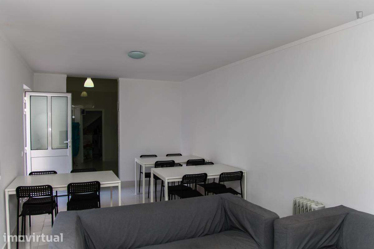 Quarto - localizado em Cidral Coimbra - Grande imagem: 3/43