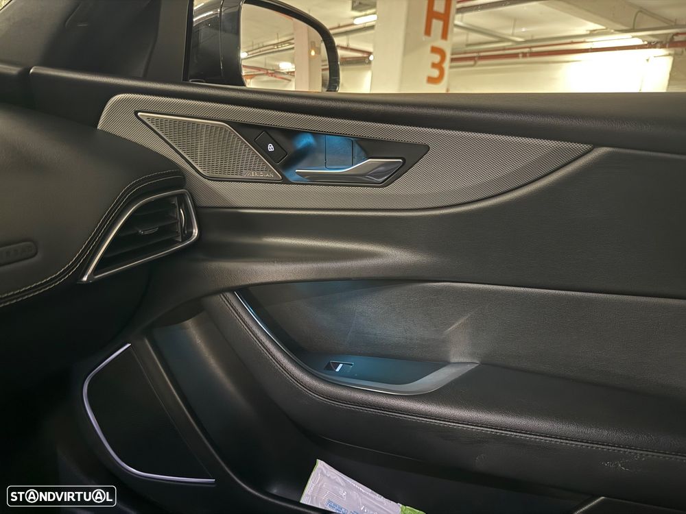 Jaguar XE 2.0 D200 R-Dynamic Black - 12