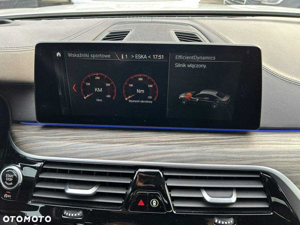 BMW Seria 5 M550i xDrive sport - 30