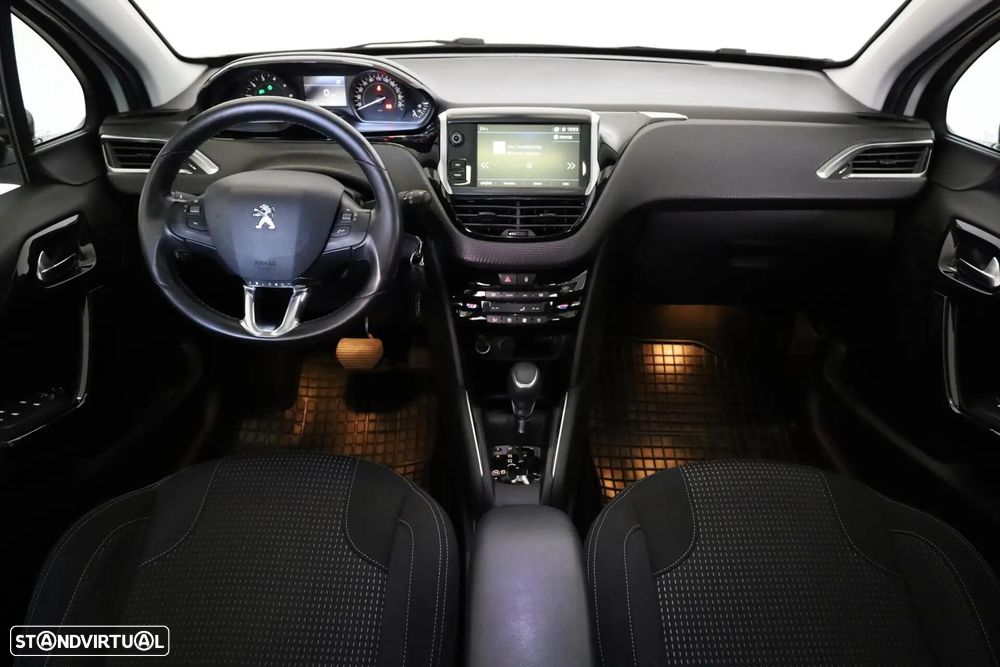 Peugeot 208 1.2 PureTech Allure EAT6 - 6