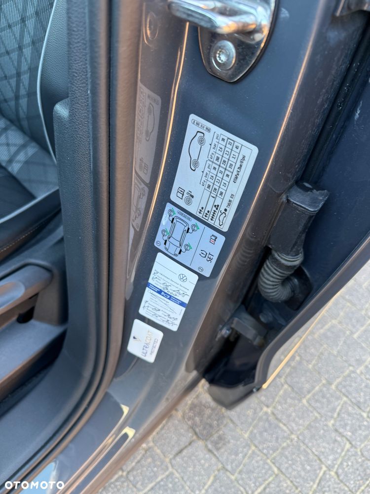 Volkswagen Tiguan 2.0 TDI SCR 4MotION DSG R-Line - 26