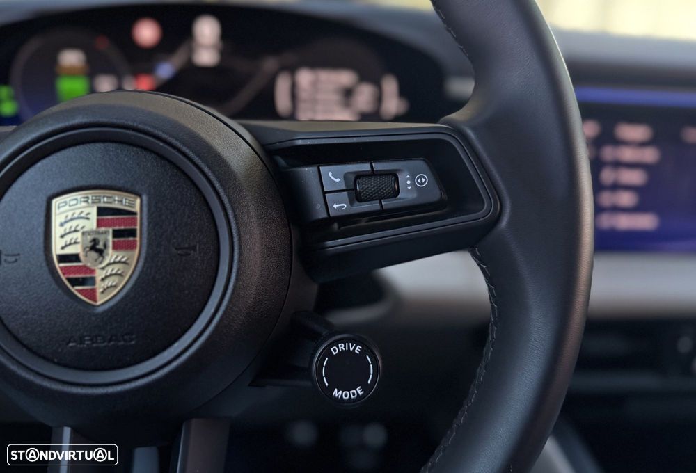Porsche Macan Electric - 11