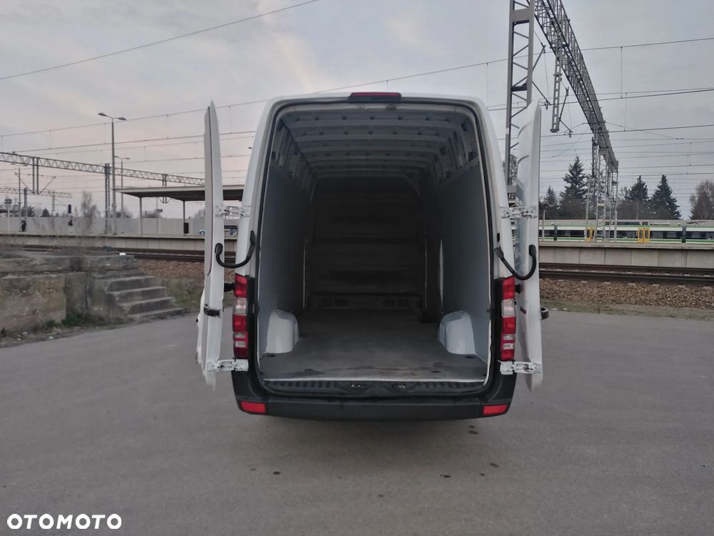 Mercedes-Benz Sprinter - 15