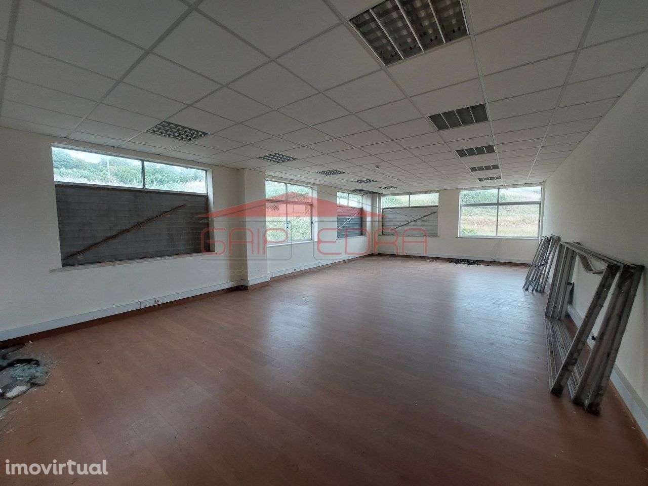 Prédio piso único 9 escritórios ideais para habitação Figueira da Foz - Grande imagem: 2/33