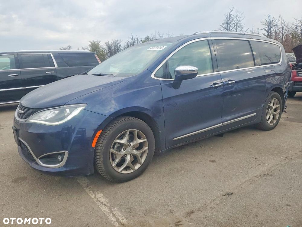 Chrysler Pacifica - 1