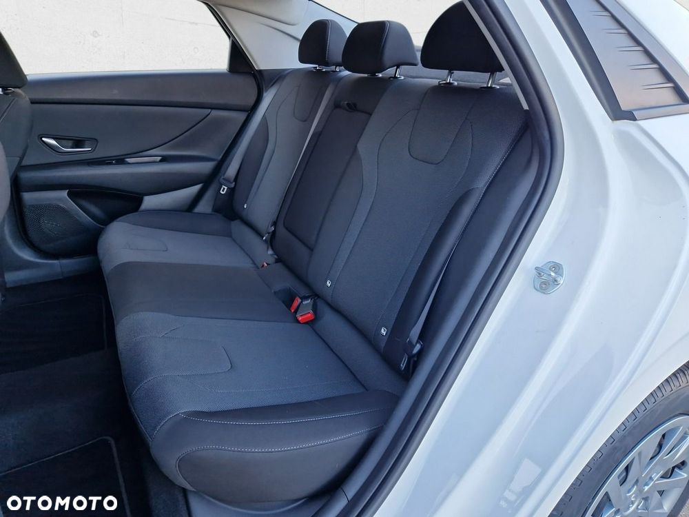 Hyundai Elantra - 20