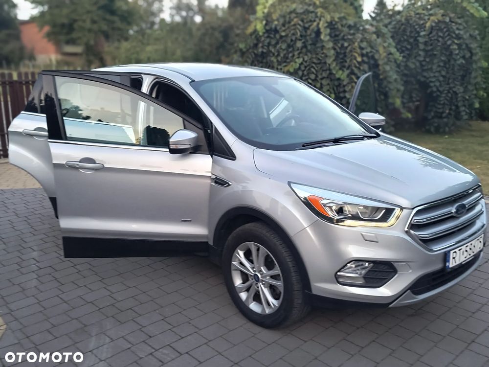 Ford Kuga 2.0 TDCi 4WD Titanium - 4
