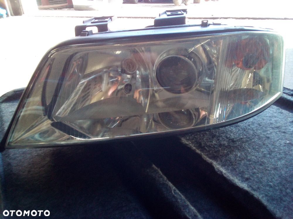 * LAMPA PRZEDNIA LEWA AUDI A6 C5 * - 1