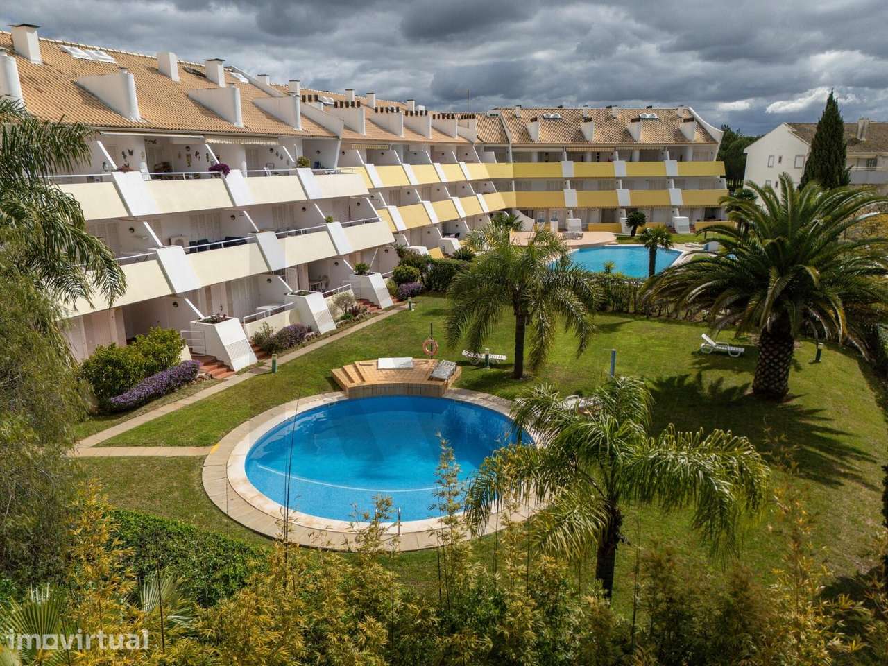 T2 Duplex Rua das Cássias, Vilamoura | Piscina, Jardim e Estacionament - Grande imagem: 2/27