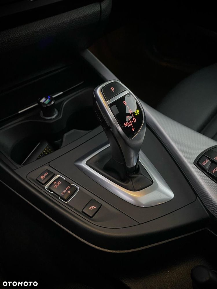 BMW Seria 1 120d Sport Line - 30