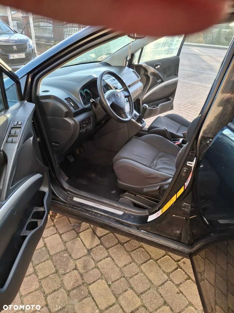 Toyota Corolla Verso - 8