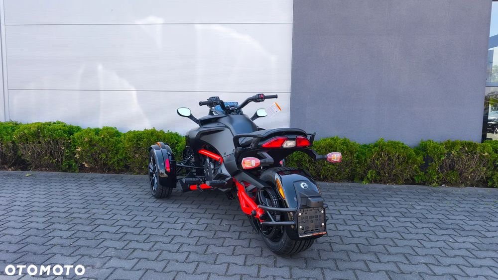 Can-Am Spyder - 8