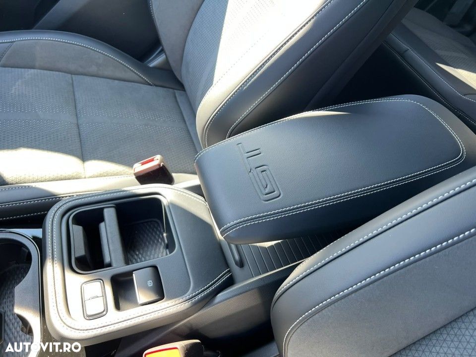 Ford Mustang Mach-E - 32