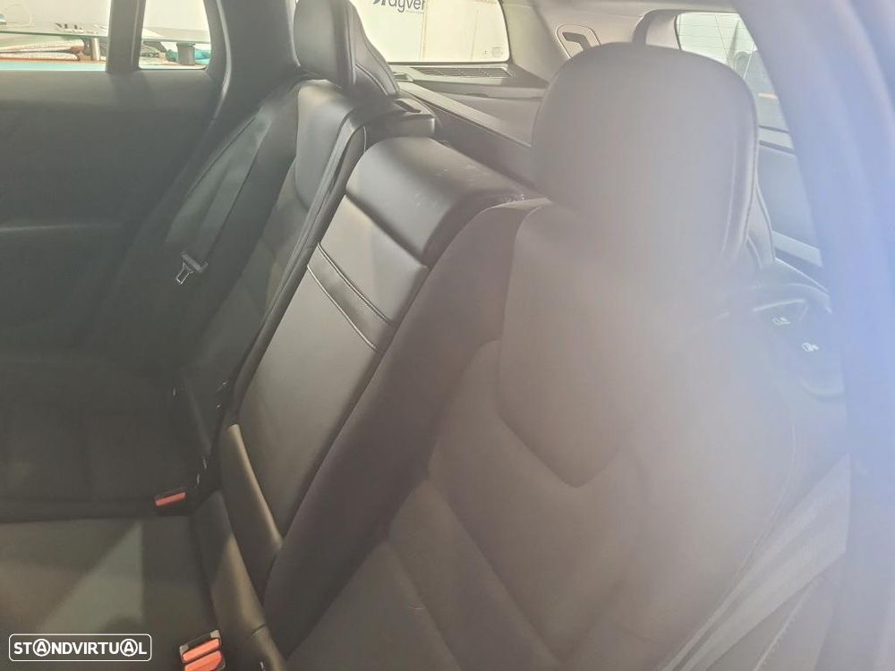 Volvo V60 2.0 T8 AWD TE Momentum Plus - 9