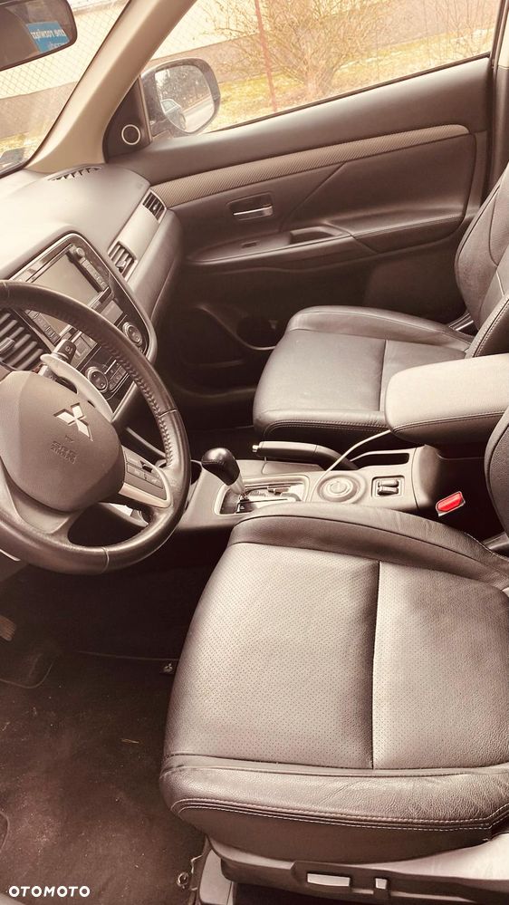 Mitsubishi Outlander - 11