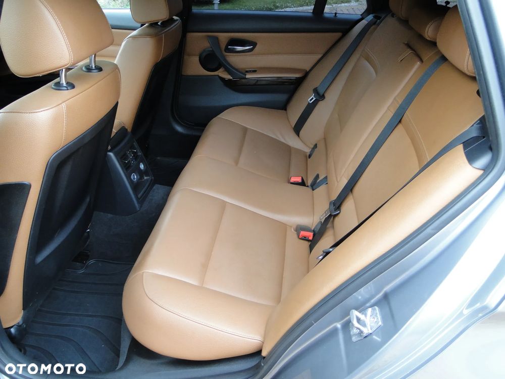 BMW Seria 3 320d Sport-Aut Sport Line - 28