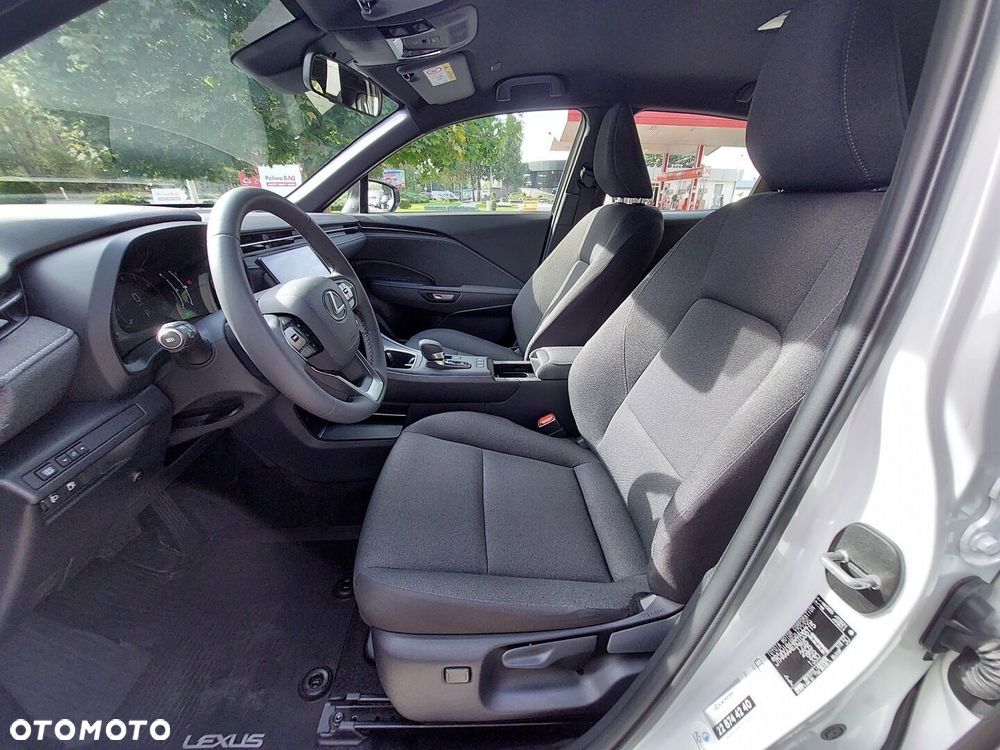 Lexus LBX - 11