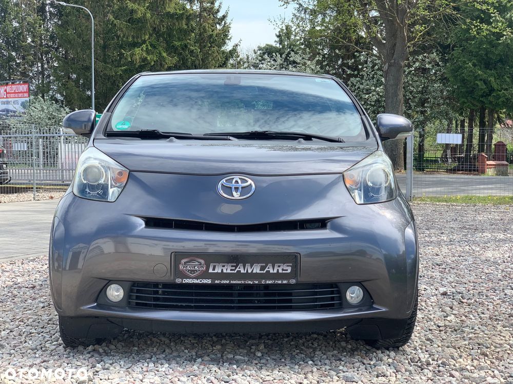 Toyota iQ - 6